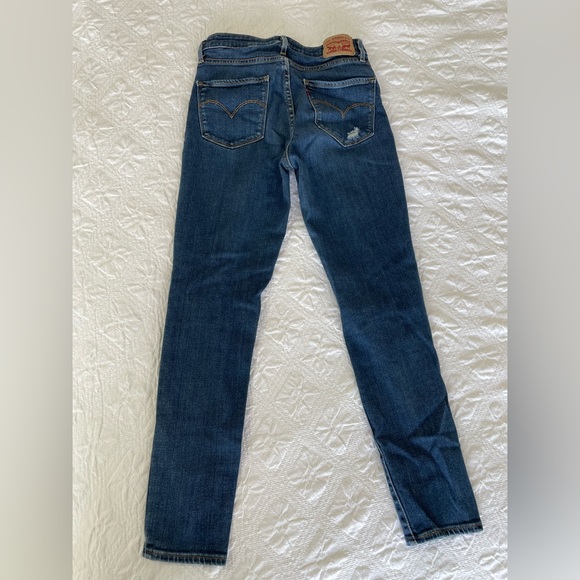 LEVIs 721 high rise skinny. - Picture 2 of 5